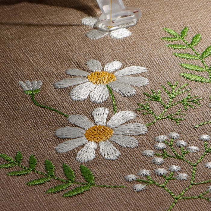 Mikro vezenje – prednost koračnega motorja Janome